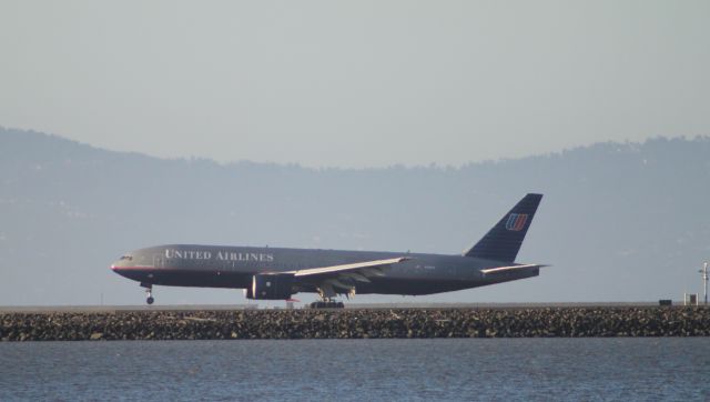 Boeing 777-200 (N792UA) - 7-27-10