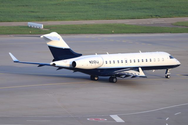 Bombardier Global Express (N2121J)