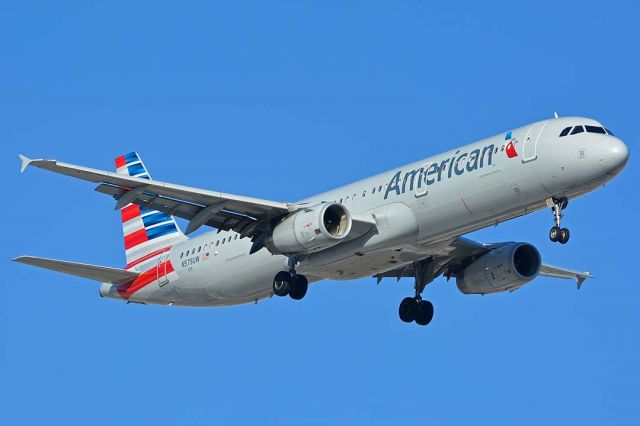 Airbus A321 (N575UW) - American A321-231 N575UW at Sky Harbor on November 27, 2017 