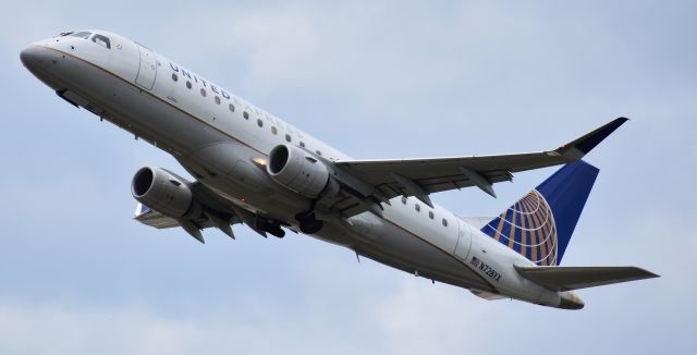 Embraer 175 (N728YX) - From the CLT overlook, 7/4/18.