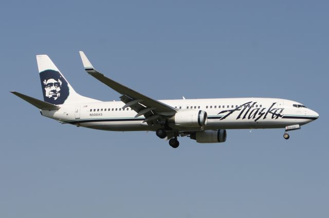 Boeing 737-800 (N508AS) - August 29, 2010 - arrived Washington Reagan