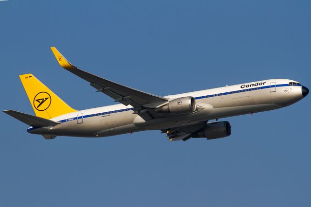 BOEING 767-300 (D-ABUM)