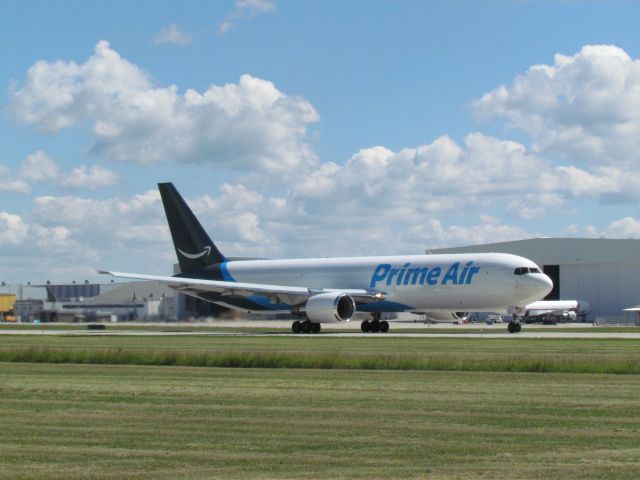 BOEING 767-300 (N1997A) - Amazon Prime 1 departing Wilmington Air Park