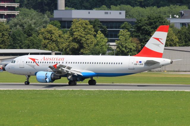 Airbus A320 (OE-LBS)