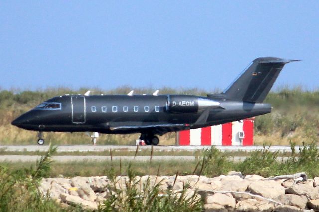 Canadair Challenger (D-AEOM) - MHS Aviation Challenger 604 departing rwy 04R on 18-Jun-23 returning to EDDM as MHV64M after a two-night visit.