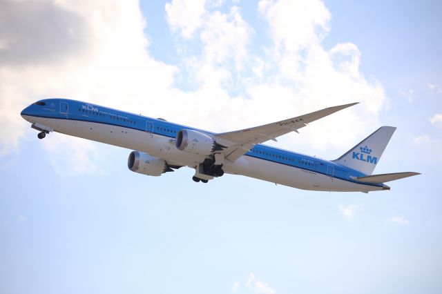 BOEING 787-10 Dreamliner (PH-BKK)