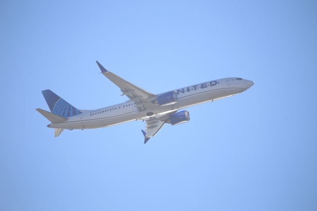 Boeing 737 MAX 9 (N37521)