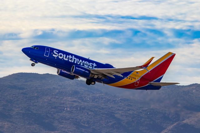 Boeing 737-700 (N944WN) - Southwest Airlines 737-700 taking off from PHX on 11/28/22. Taken with a Canon 850D and Tamron 70-200 G2 lens.