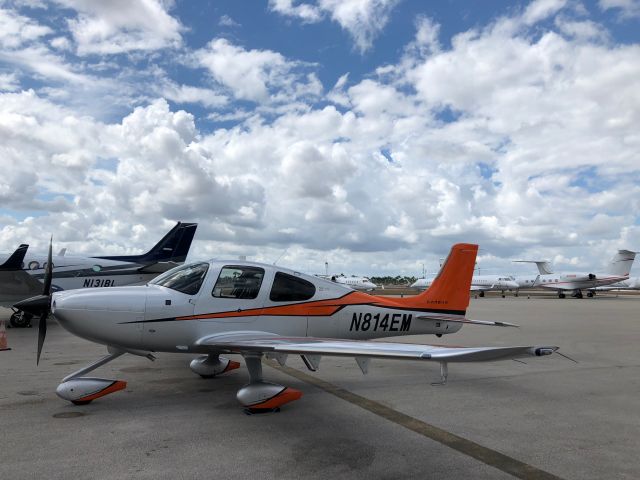 Cirrus SR-22 (N814EM)