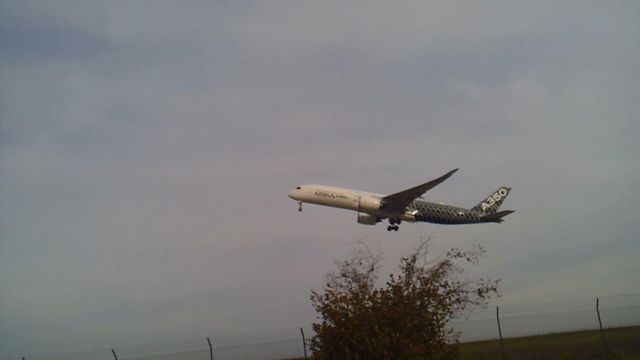 Airbus A350-900 (F-WWCF) - Décollage dun magnifique A350-941 XWB à Vatry (partie 3)