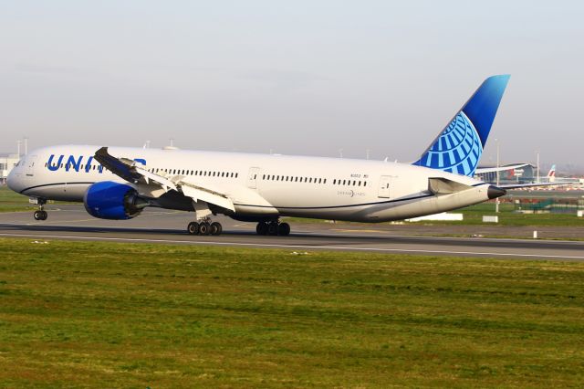 BOEING 787-10 Dreamliner (N13013)