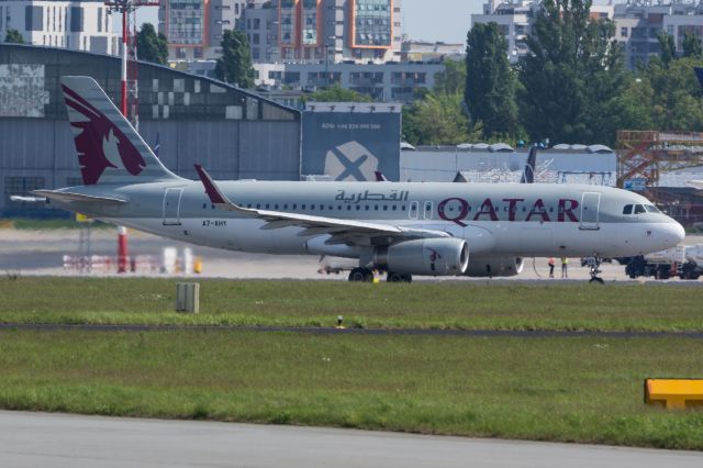 Airbus A320 (A7-AHY) - EPWA SPOTTING