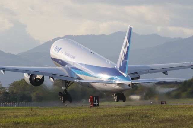 Boeing 777-200 (JA743A) - 20 September 2015:HKD-HND.