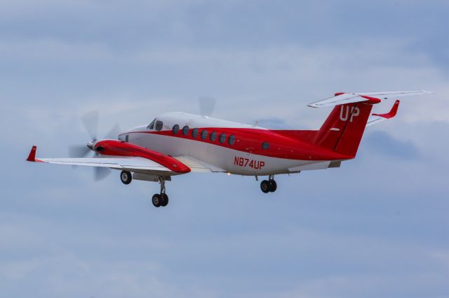 Beechcraft Super King Air 350 (N874UP) - N874UP is a 2017 Beechcraft King Air seen here departing Atlanta's PDK executive airport. I shot this with a Canon 500mm lens. Camera settings were 1/250 shutter, F16, ISO 200. Please check out my other photography. Positive votes and comments are always appreciated. Questions about this photo can be sent to Info@FlewShots.com