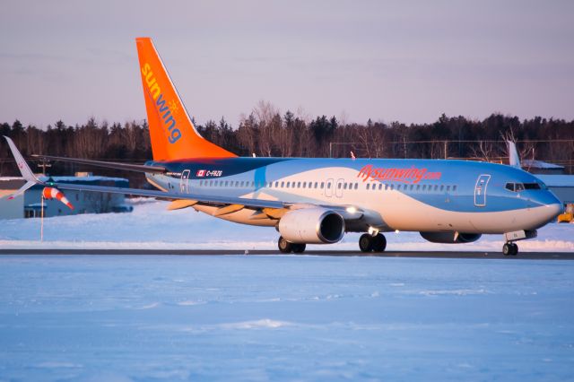 Boeing 737-800 (C-FRZG)