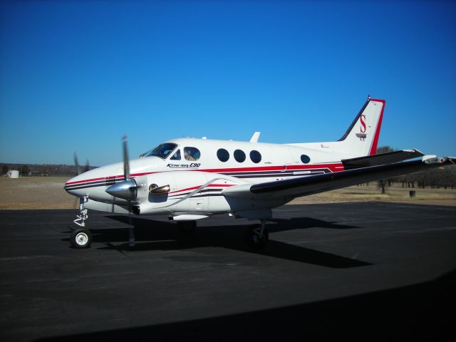 Beechcraft King Air 90 —