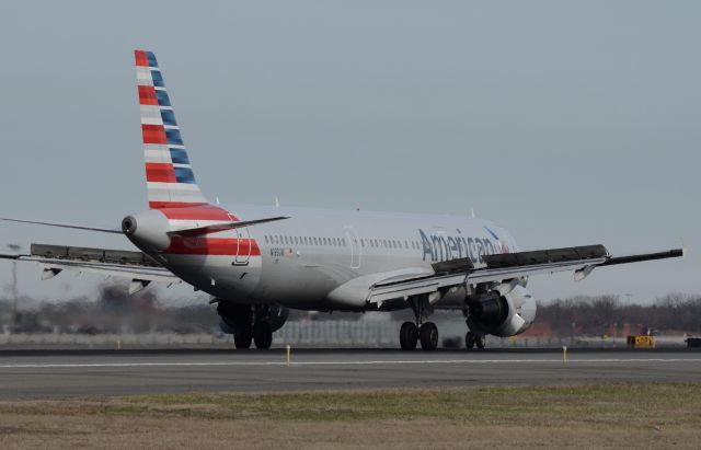 Airbus A321 (N195UW) - US Airways... err American A321 without sharklets on landing roll at JFK