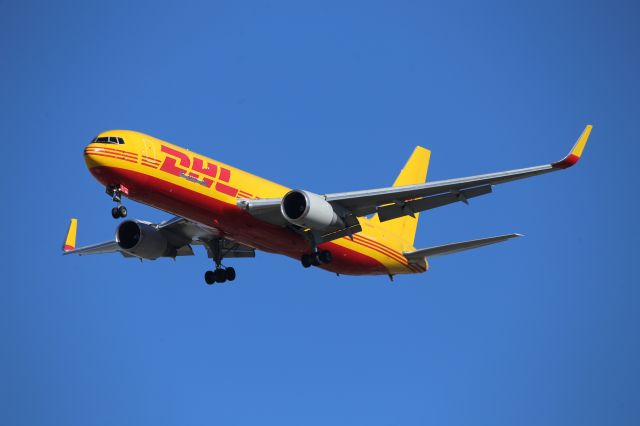 BOEING 767-300 (N284DH)