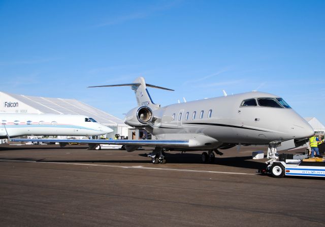 Bombardier Challenger 300 (N290CH)