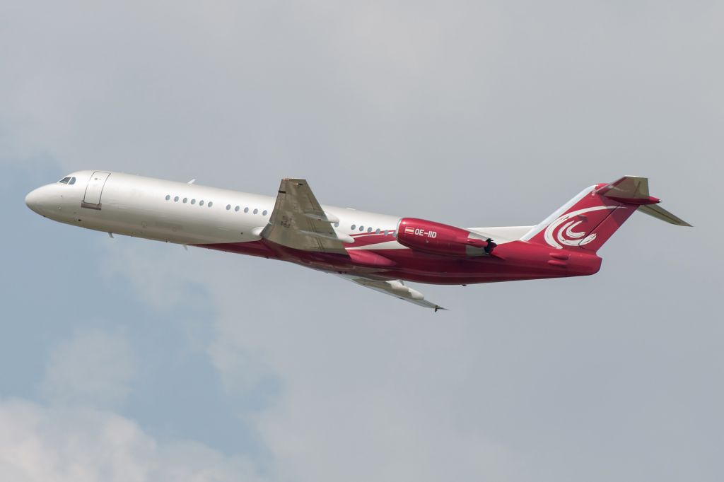 Fokker 100 (OE-IID)