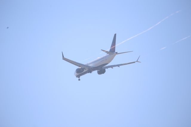 Boeing 737 MAX 8 (C-FSIQ)
