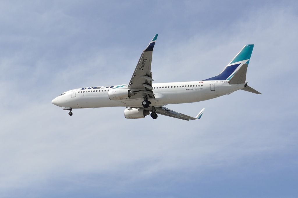 Boeing 737-800 (C-GWSV) - WJA715