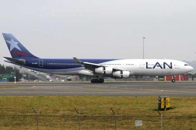 Airbus A340-300 (CC-CQF)