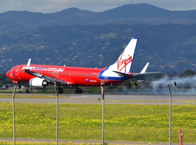 Boeing 737-800 (VH-VUV) - Putting down on runway 05. Thursday 12th July 2012.