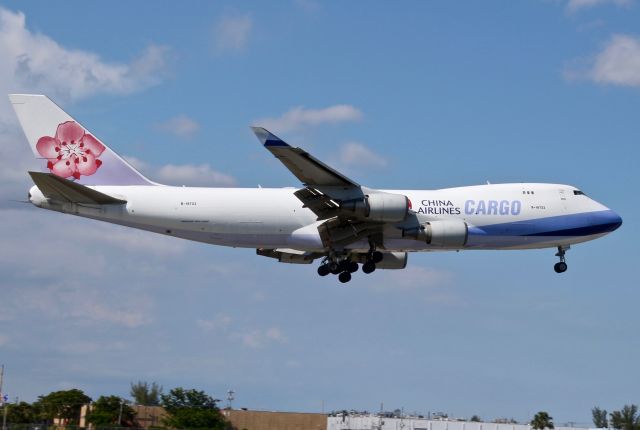 Boeing 747-400 (B-18723)