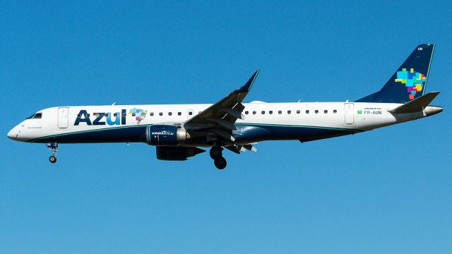 Embraer ERJ-190 (PR-AUN)