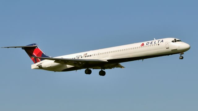 McDonnell Douglas MD-88 (N968DL)