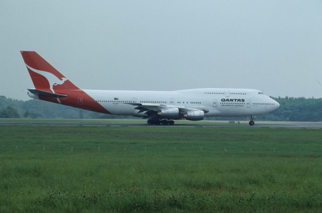 BOEING 747-300 (VH-EBV) - Departure at Narita Intl Airport Rwy16 on 1991/08