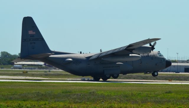 Lockheed C-130 Hercules (01791) - C-130 of the 139 Airlift Wing getting hit by a cross wing at touch down while landing in Sioux Falls SD