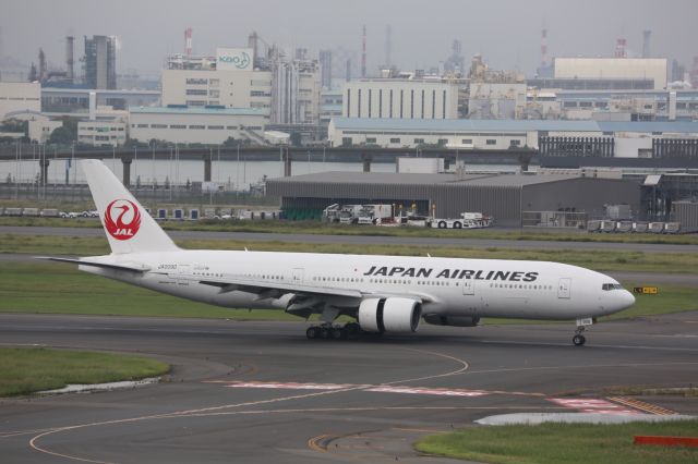 Boeing 777-200 (JA009D)