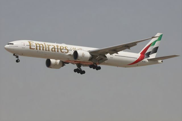 BOEING 777-300 (A6-ENV) - Emirates 777 landing into Dubai after a 6 hour flight from Kuala Lumpur.