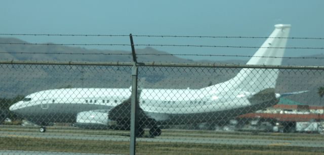 Boeing 737-700 — - Fellow "spotter",  (police officer) ID this aircraft, flying with no "N" number, as possible Federal Marshall prisoner transport