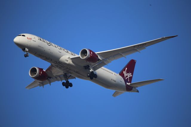 Boeing 787-9 Dreamliner (G-VOWS)