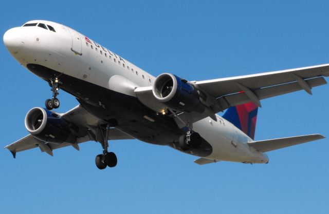 Airbus A319 (N370NB) - A Delta Air Lines Airbus A319 landing RWY 27 at TLH