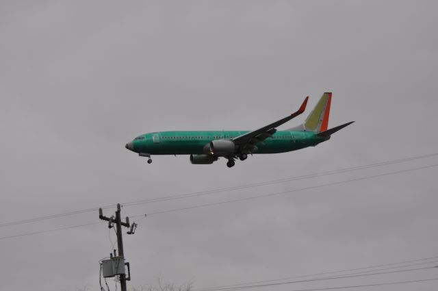 Boeing 737-900 (N1796B) - Temp tail number for Boeing ferry flights. Check the duct-tape look on the 9