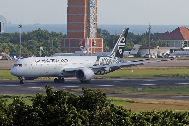 Boeing 787-9 Dreamliner (ZK-NZQ)