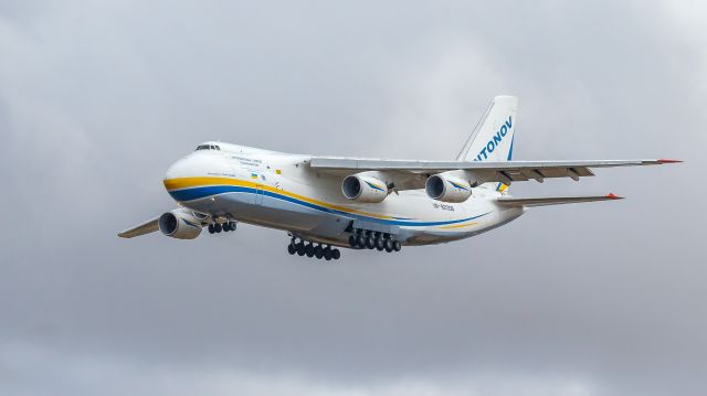 Antonov An-124 Ruslan (UR-82008)