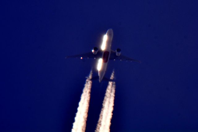 BOEING 777-300 (A6-EPV) - Emirates 222 over Cleveland 33,000 ft. 10.17.17.