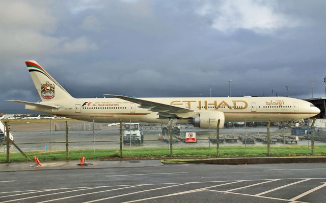 BOEING 777-300 (A6-ETH) - etihad b-777-300er a6-eth diverted from dublin to shannon today due to bad weather.24/12/13