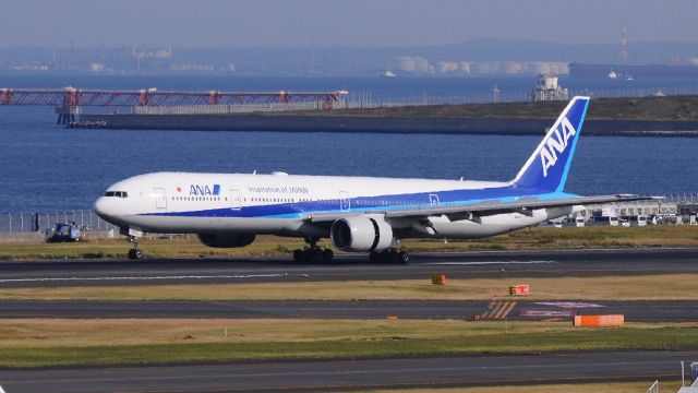 BOEING 777-300 (JA753A)