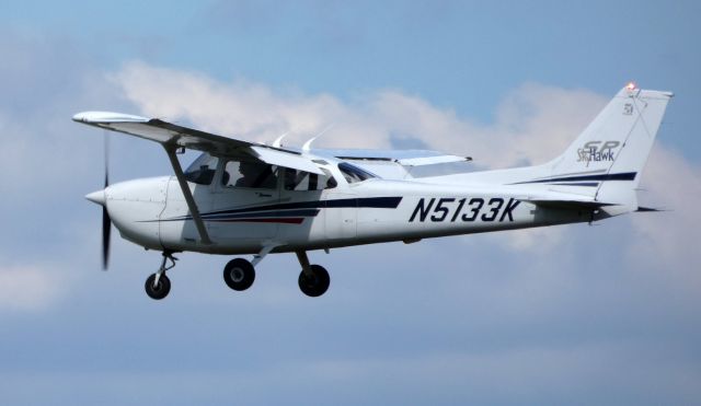 Cessna Skyhawk (N5133K) - On final is this 2001 Cessna Skyhawk C172S in the Summer of 2019.