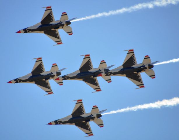 Lockheed F-16 Fighting Falcon — - USAF Thunderbirds - Thunder & Lightning Over Arizona airshow - March 13, 2016