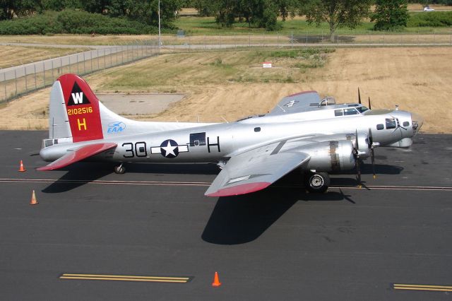 Boeing B-17 Flying Fortress (N5017N)