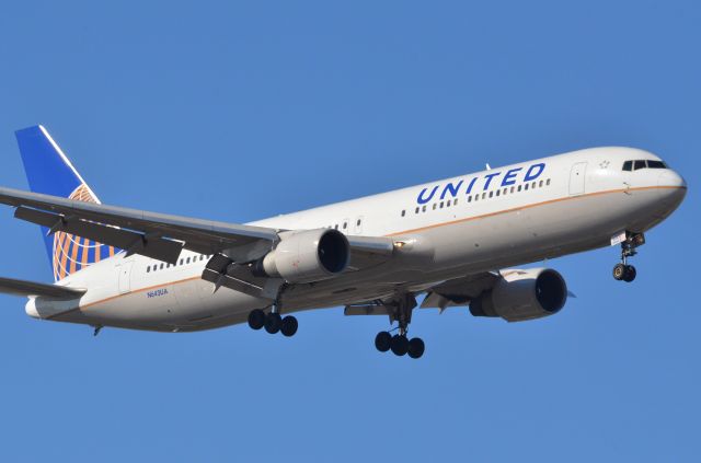 BOEING 767-300 (N643UA)