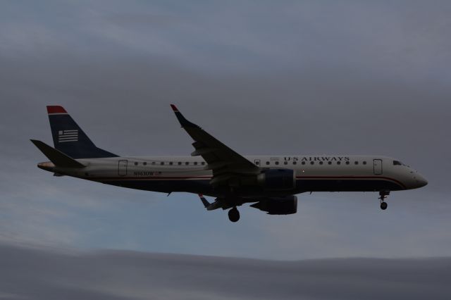 Embraer ERJ-190 (N963UW)