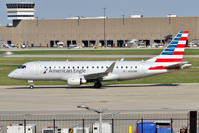 Embraer 175 (N200NN)